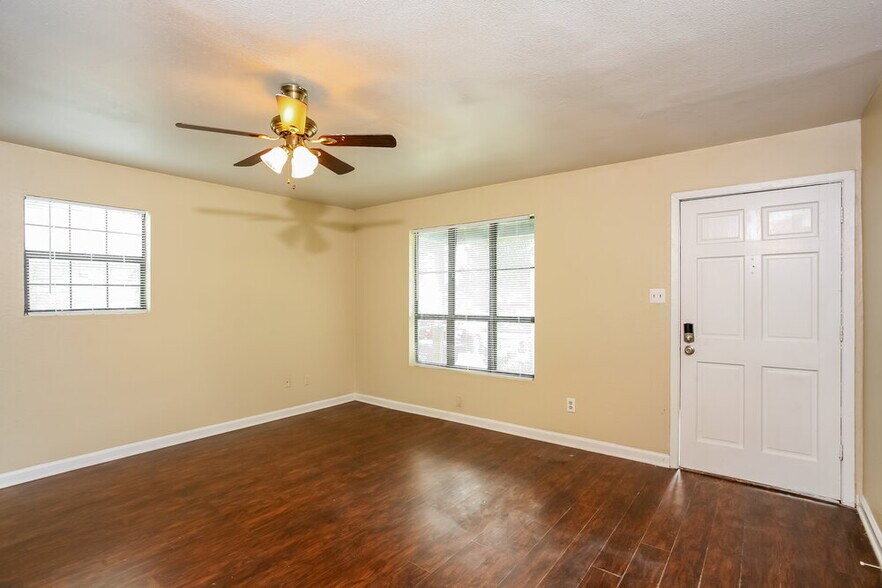 Building Photo - 913 Joe Bailey St