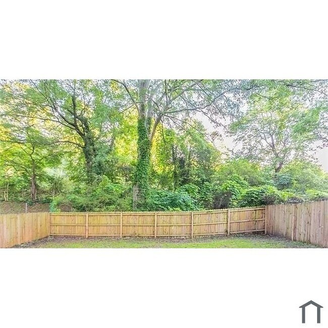 Building Photo - Spring