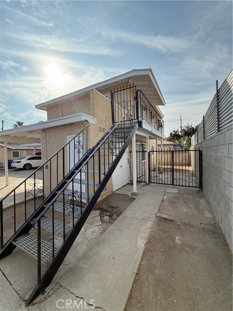 Building Photo - 124 E 10th St