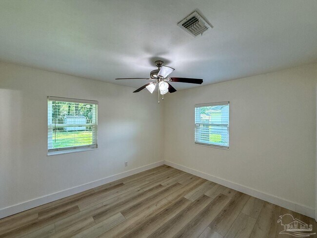 Building Photo - 1501 Croquet Dr