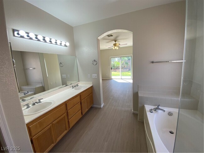 Building Photo - 2754 Grande Valley Dr