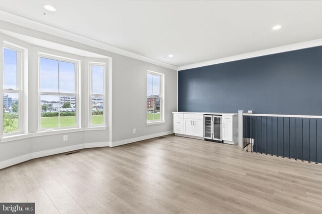 Building Photo - This beautiful modern 3 bed 4 1/2 bath tow...