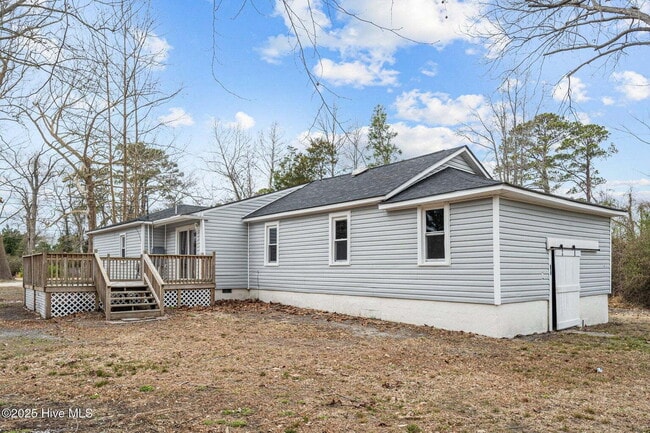 Building Photo - "Charming 4-Bedroom Home with 2 Full Baths on Murrill Hill Road – Your Perfect Jacksonville Retre...