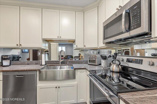 Building Photo - 114 Wellington Pl