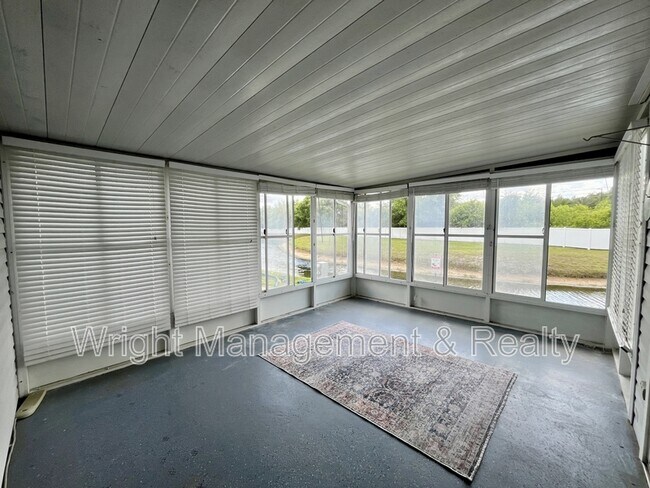 Building Photo - 10614 Hayden Ave