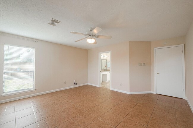 Building Photo - 703 Turtle Creek Dr