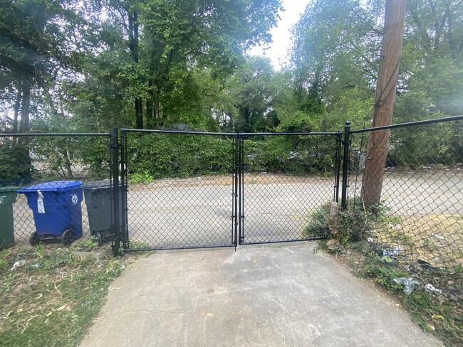 Fence can be locked - 606 N Woodington Rd