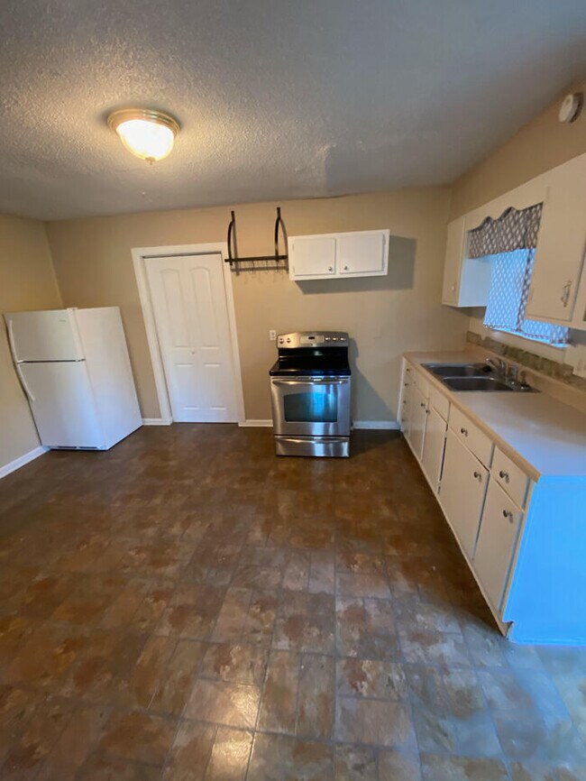 Building Photo - North Shore Area 2 Bedroom Duplex