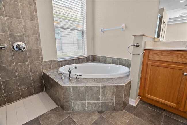 Building Photo - 4830 Sky Blue Dr