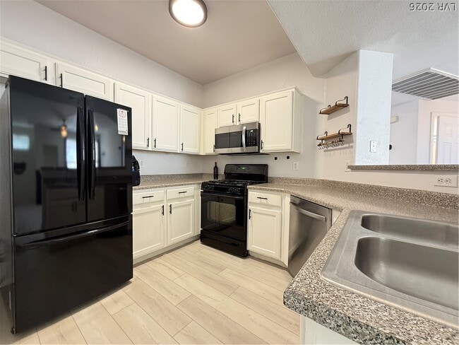 Building Photo - 5855 Valley Dr