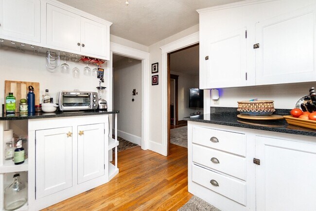 Building Photo - 322 Humphrey St