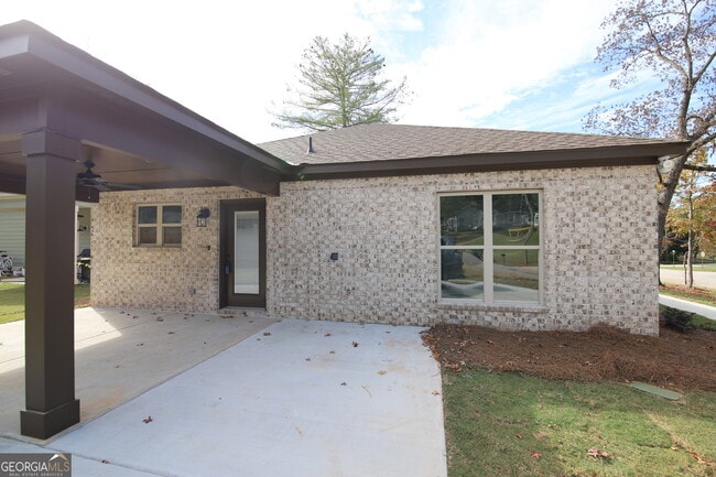 Building Photo - 512 Springdale Dr