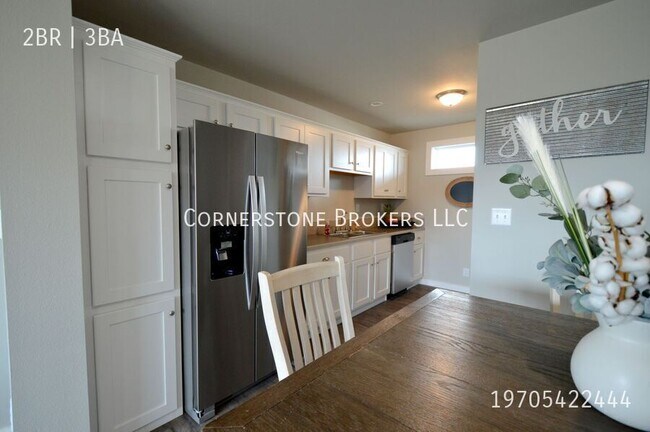 Building Photo - 305 Omnia-A