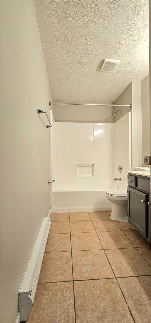 Building Photo - Newly Renovated 2 bedroom in Englewood! With W/D hookups!