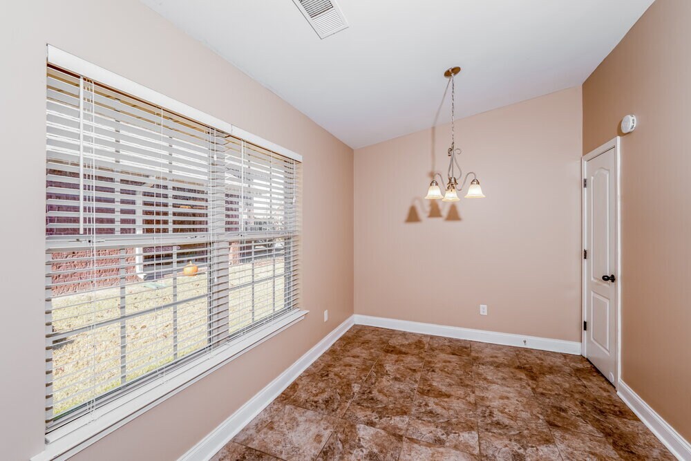 Building Photo - 4056 Cambridge Dr