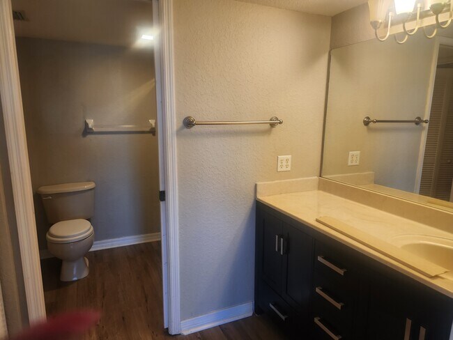 Building Photo - 175 Kings Hwy