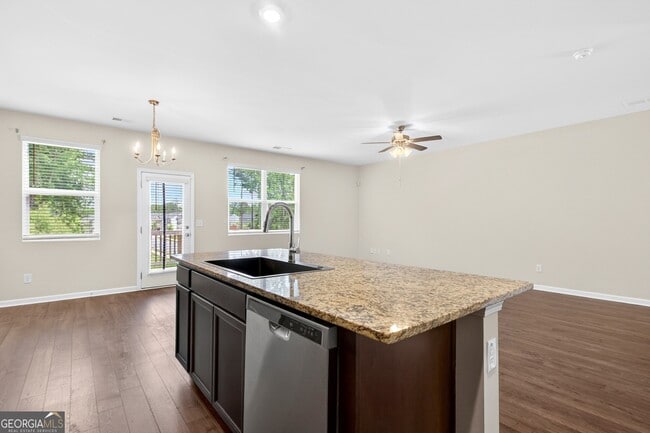 Building Photo - 122 Silver Birch Pass