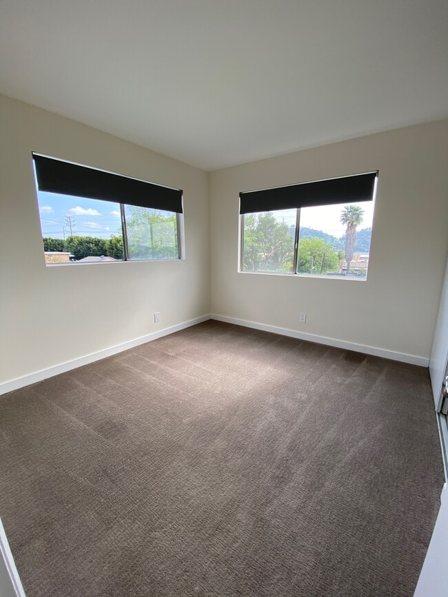 Bedroom West - 3019 Chaucer St