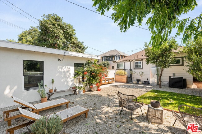 Building Photo - 1231 W 49th St