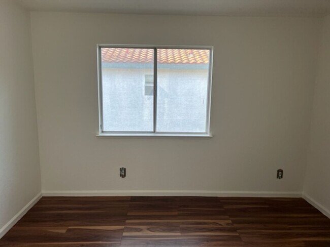 Building Photo - Spacious house in Elk Grove!