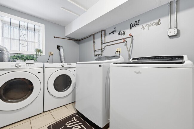 Building Photo - 535 Bloomfield St