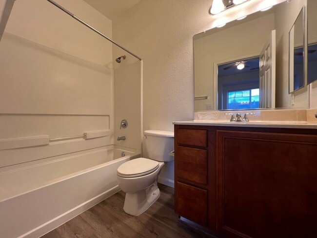 Building Photo - Updated Condo in North Reno