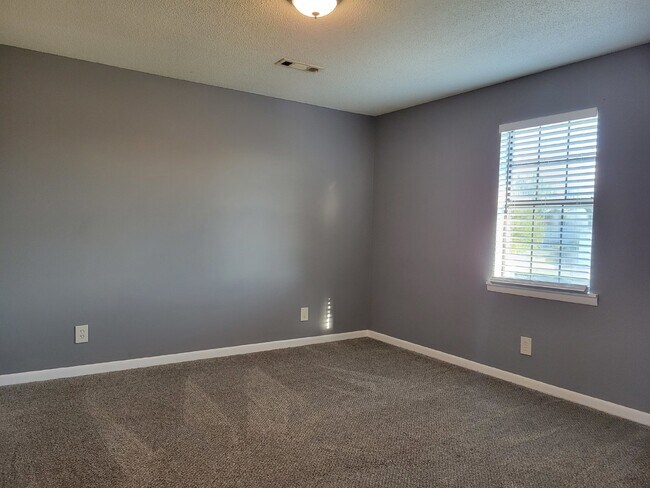 Building Photo - "Charming 2-Bedroom Haven on Glenn Street – Cozy Comfort Awaits in Decatur!"