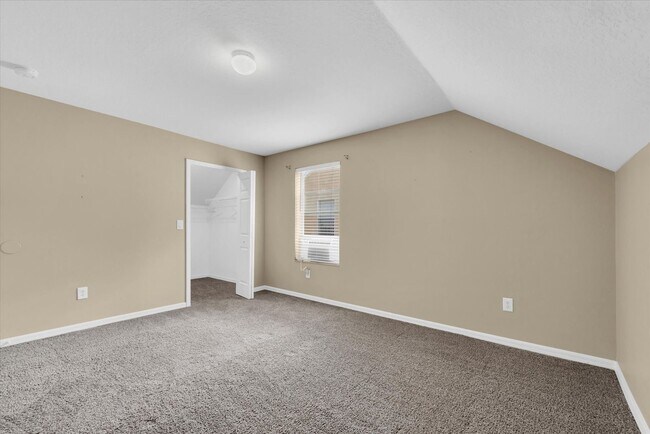 Building Photo - Updated 4BR with Bonus Room in Riverview!
