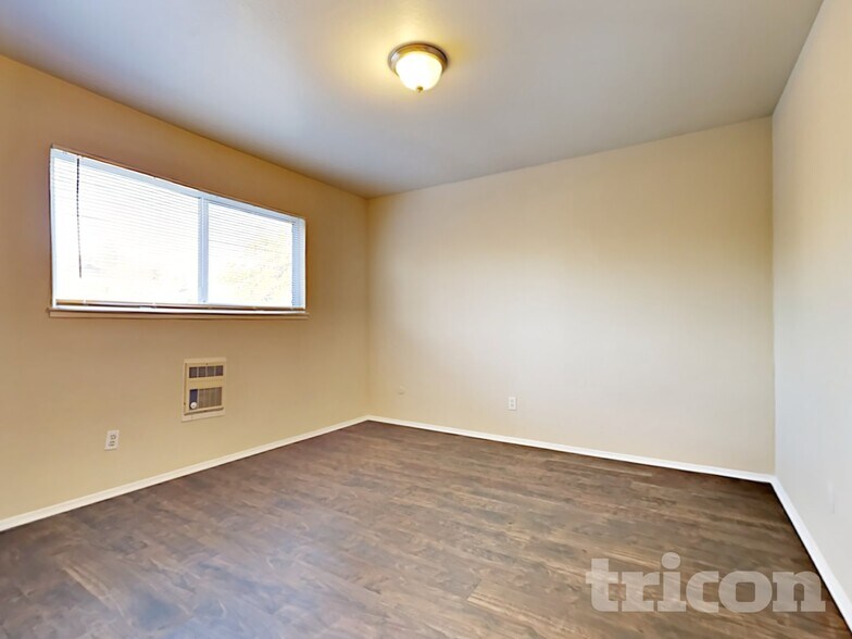 Building Photo - 10069 Lincoln Village Dr