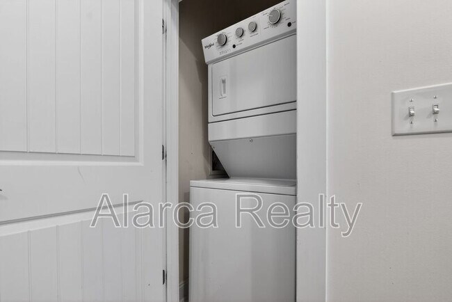 Building Photo - 330 Davidson Gateway Dr