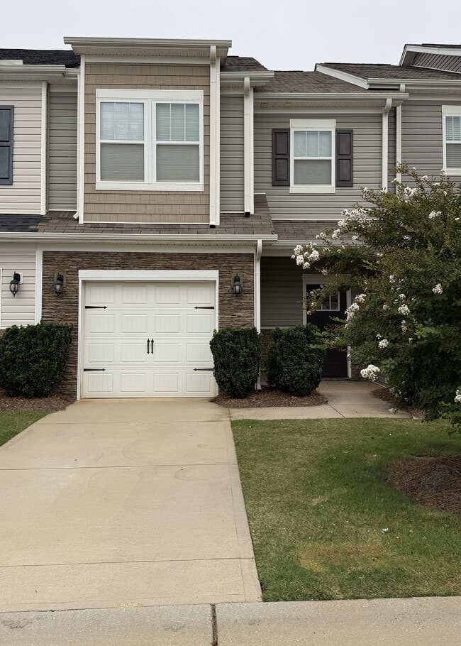 Building Photo - 403 Yellow Fox Rd