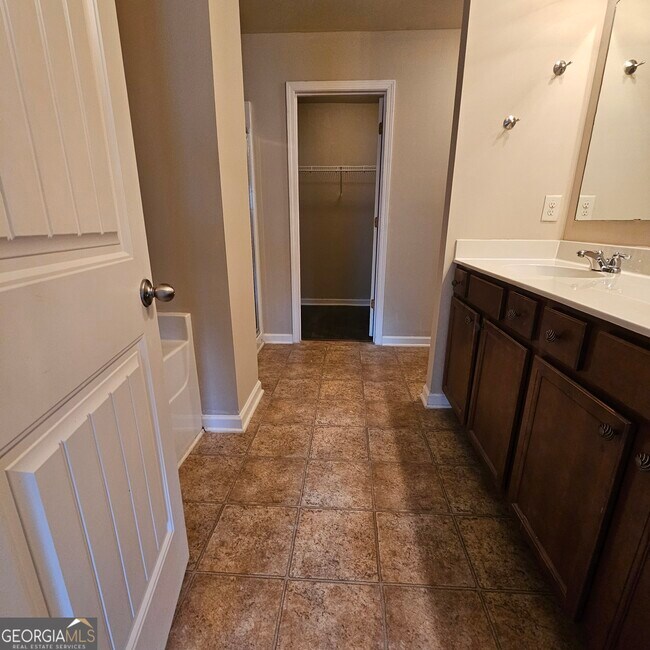 Building Photo - 413 Fern Bay Dr SW