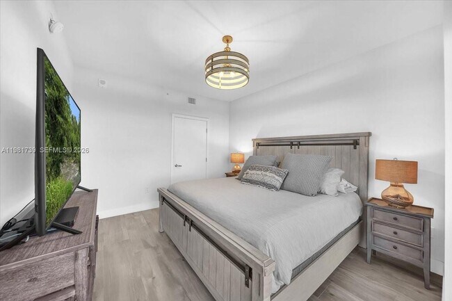 Building Photo - 16385 Biscayne Blvd