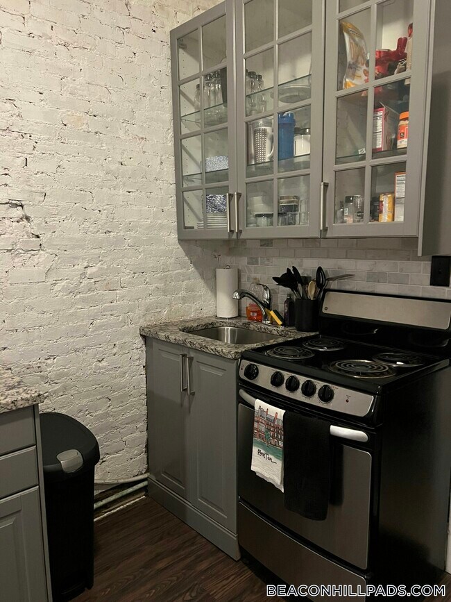 Building Photo - 40 Anderson St