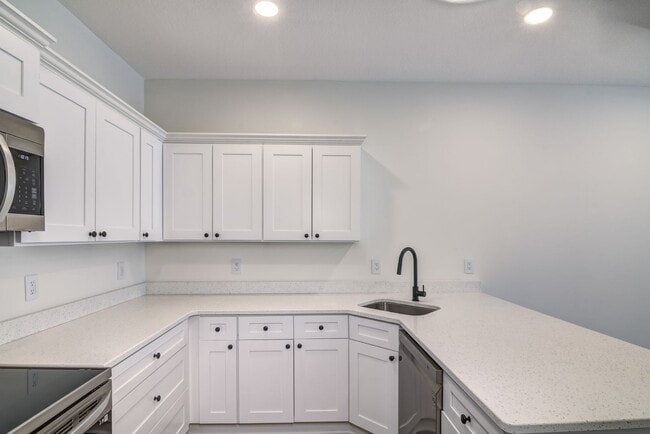 Building Photo - New 3 Bedroom Town Home