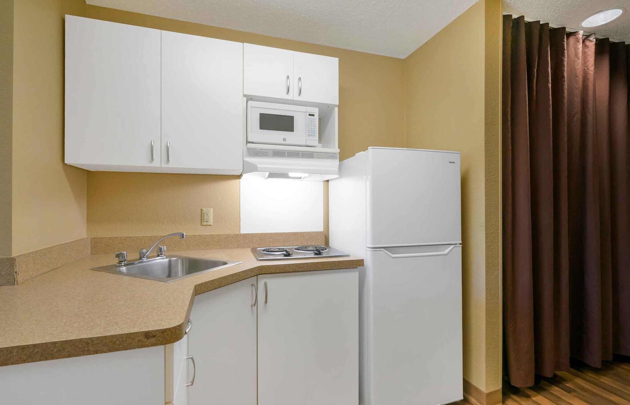 Building Photo - Furnished Studio-Tampa - Airport - Spruce Street