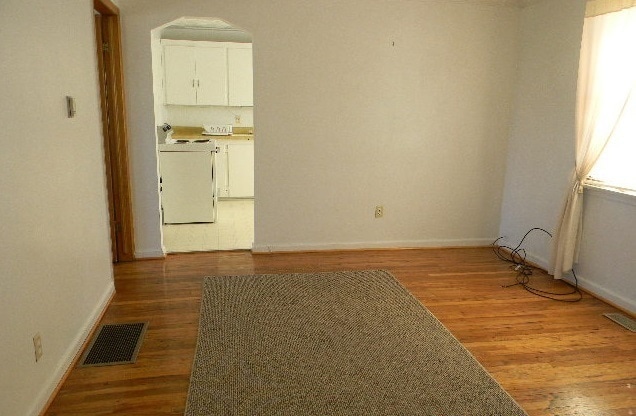 Building Photo - 1124 Edgar St