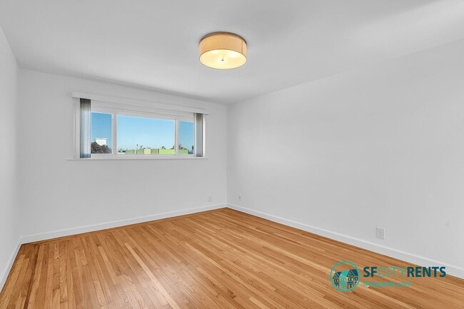 Building Photo - Silver Terrace: Updated Single Family Home...