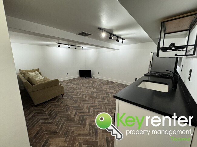 Building Photo - One of a Kind Multi-level Home in North Ta...
