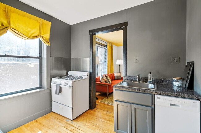 Building Photo - 3545 N Janssen Ave