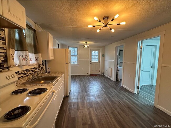 Building Photo - 55-57 Burlingham Rd