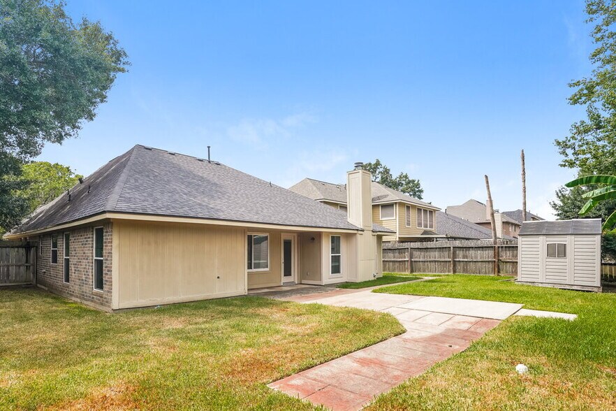 Building Photo - 302 Dunford Ct