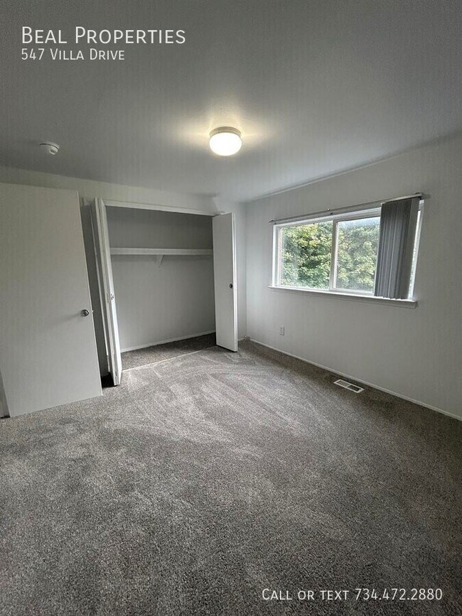 Building Photo - 547 Villa Dr