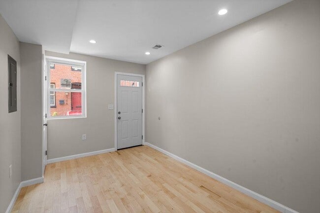 Building Photo - 707 S Bethel St