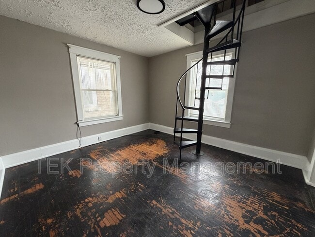 Building Photo - 355 Broadway