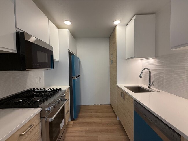 Building Photo - Newly Updated Condo in SLC!