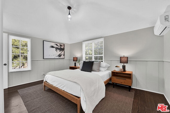 Building Photo - 560 Croft Ave