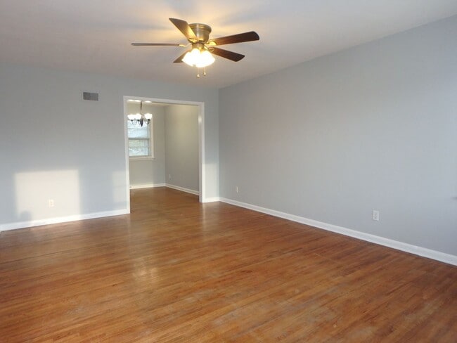 Building Photo - Adorable 3 Bedroom Home!