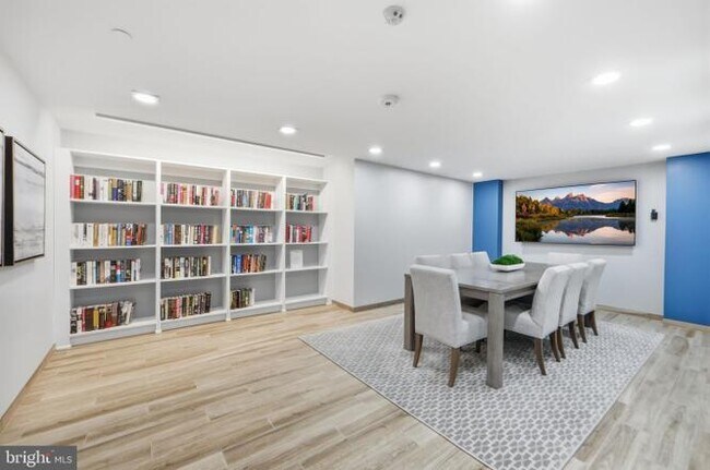 Building Photo - 1808 Old Meadow Rd