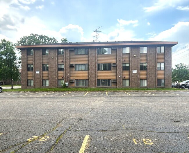 Building Photo - 817 6th Ave S